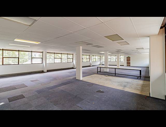 2,489M² OFFICE TO LET IN FERNDALE